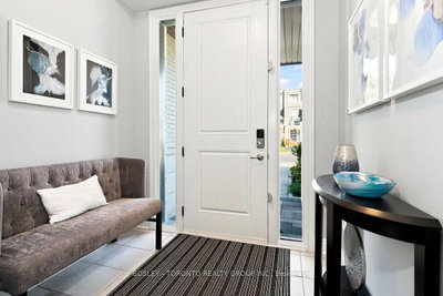 581 Marc Santi Boulevard • Vaughan, ON photo 3
