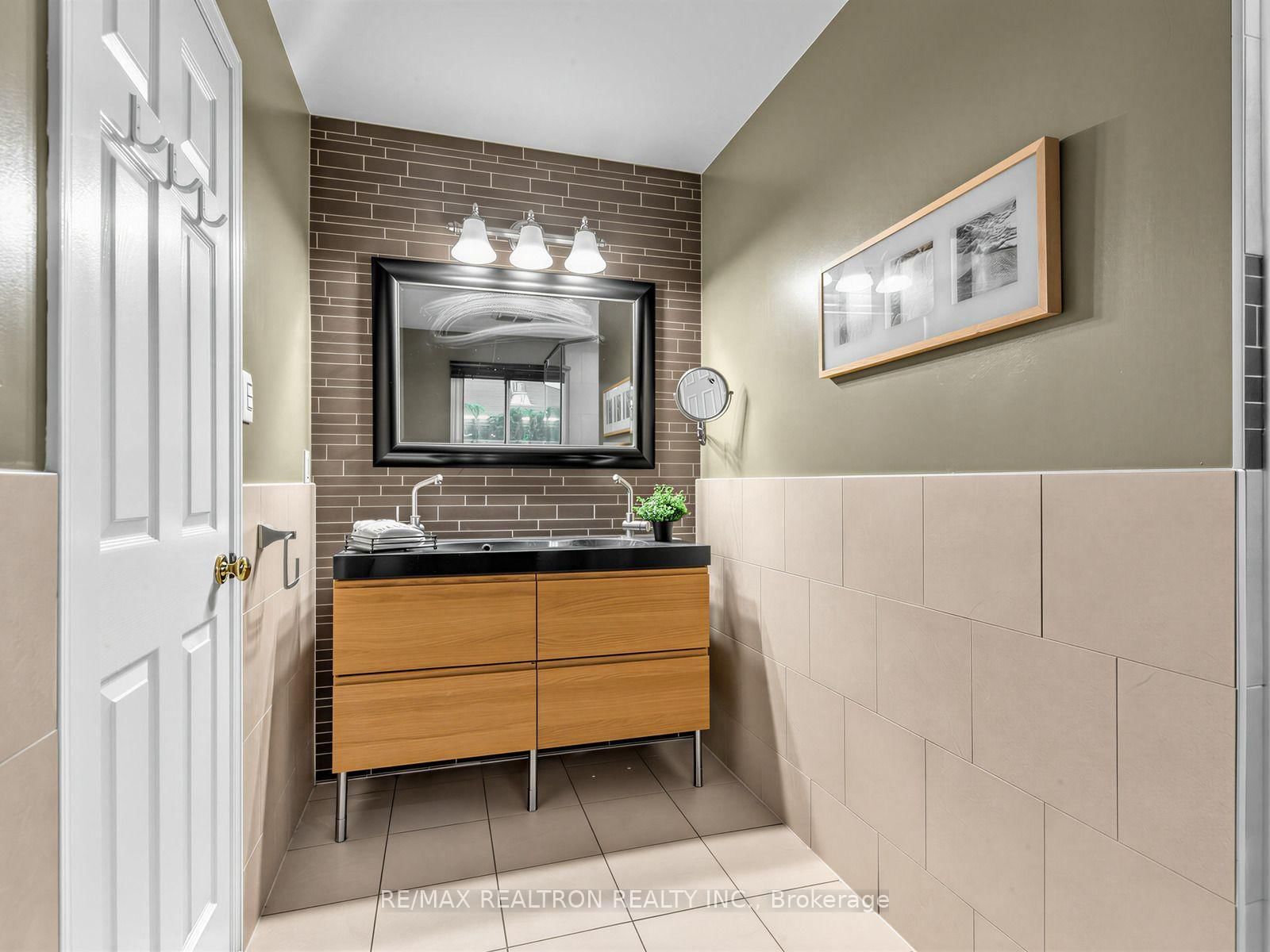 328 Salisbury Lane • Newmarket, ON photo 13