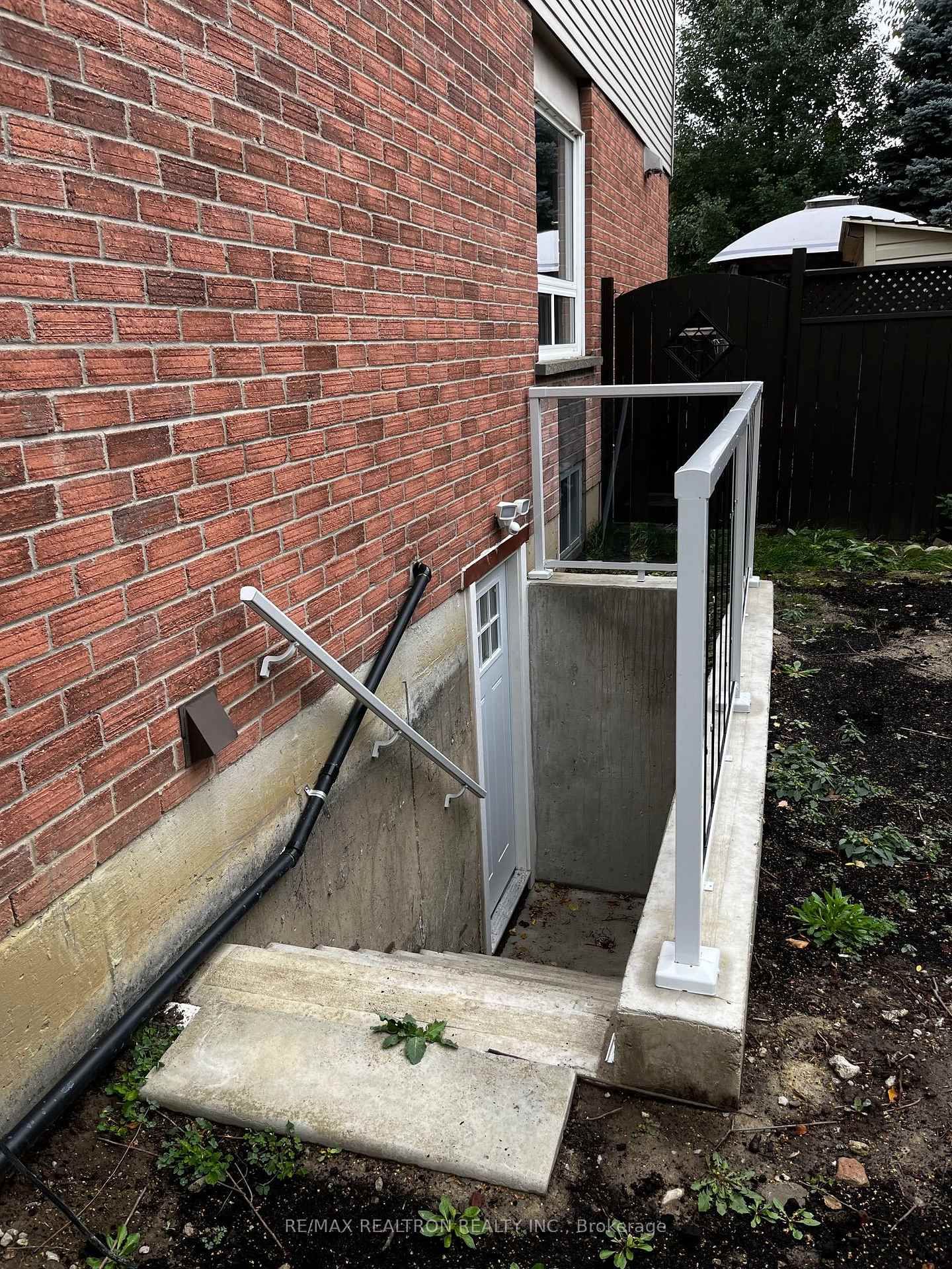 328 Salisbury Lane • Newmarket, ON photo 18