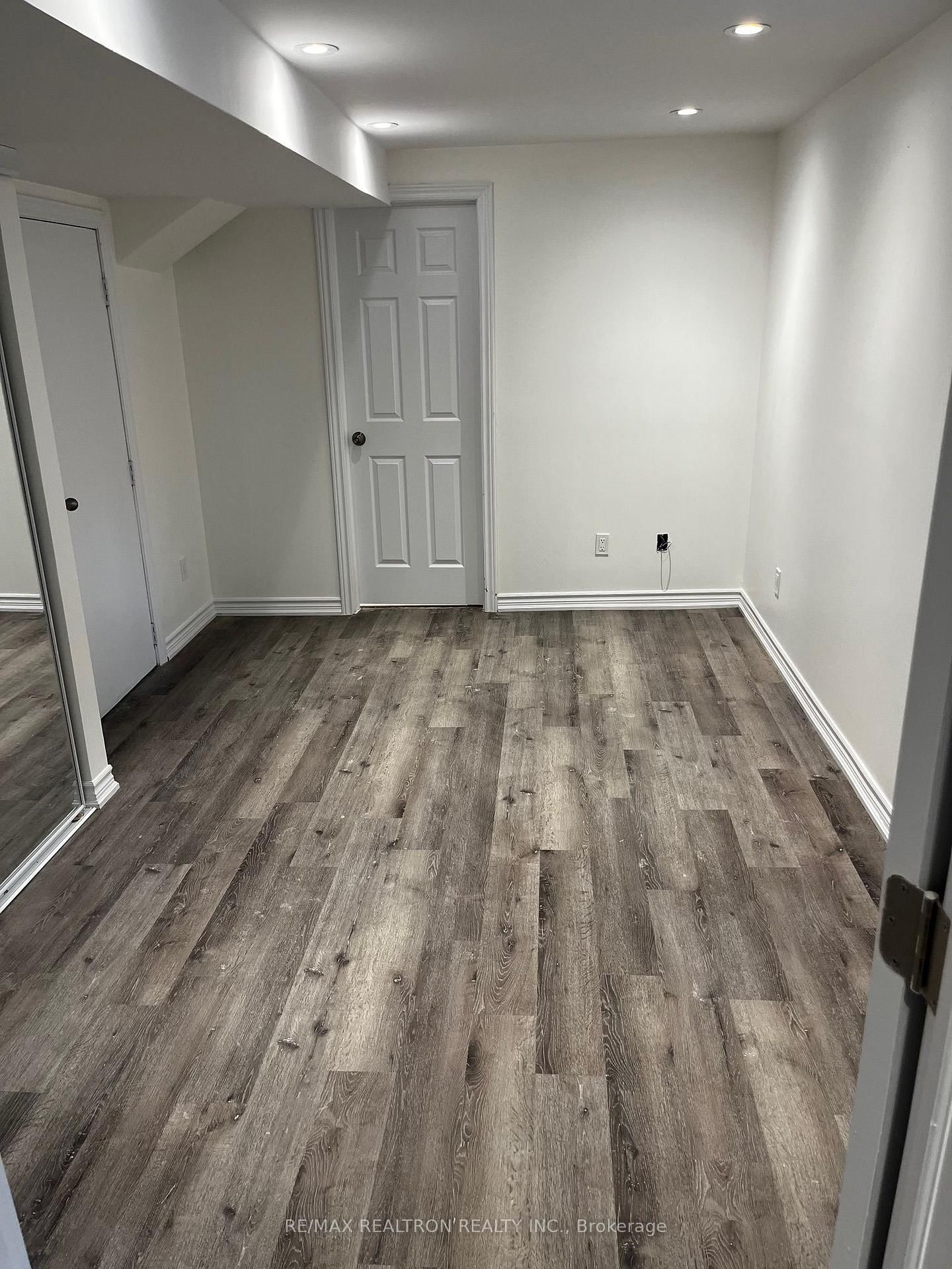 328 Salisbury Lane • Newmarket, ON photo 19