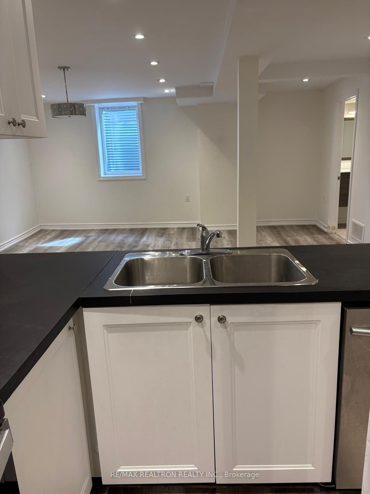 328 Salisbury Lane • Newmarket, ON photo 22