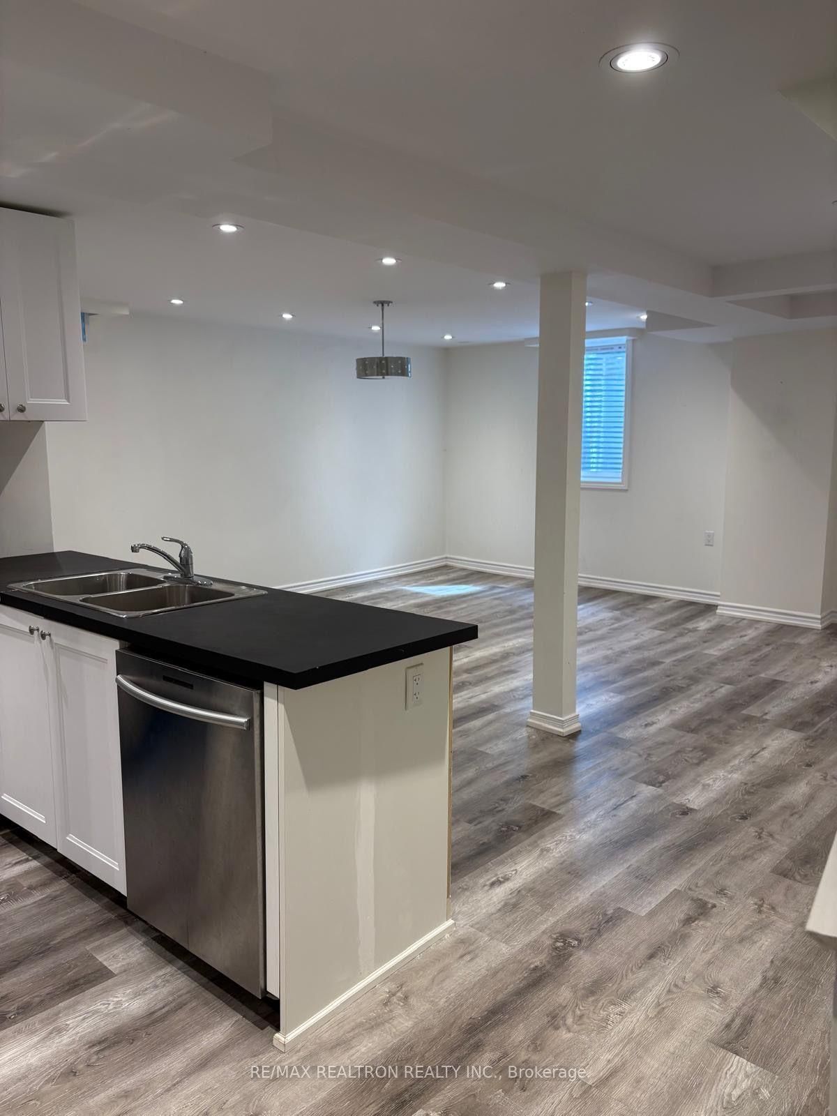 328 Salisbury Lane • Newmarket, ON photo 25