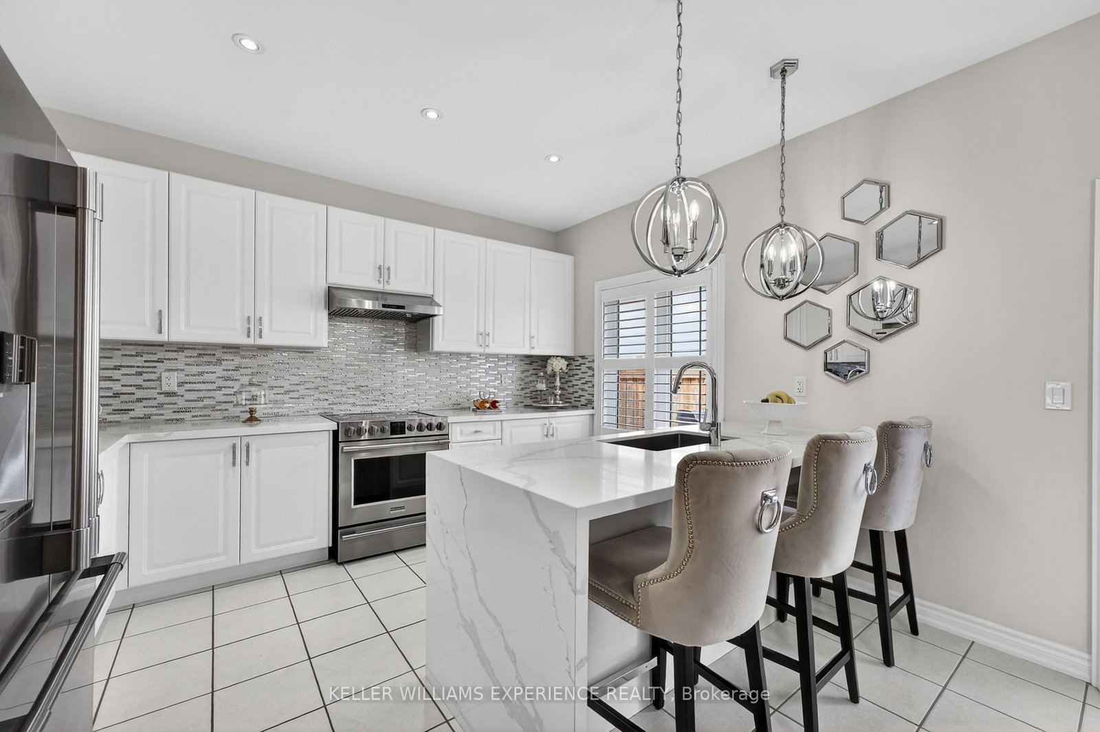 105 DECAROLIS Crescent • Essa, ON photo 13