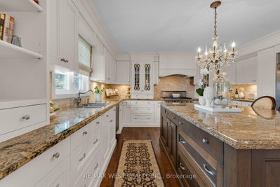 93 Fern Valley Crescent • Richmond Hill, ON photo 8