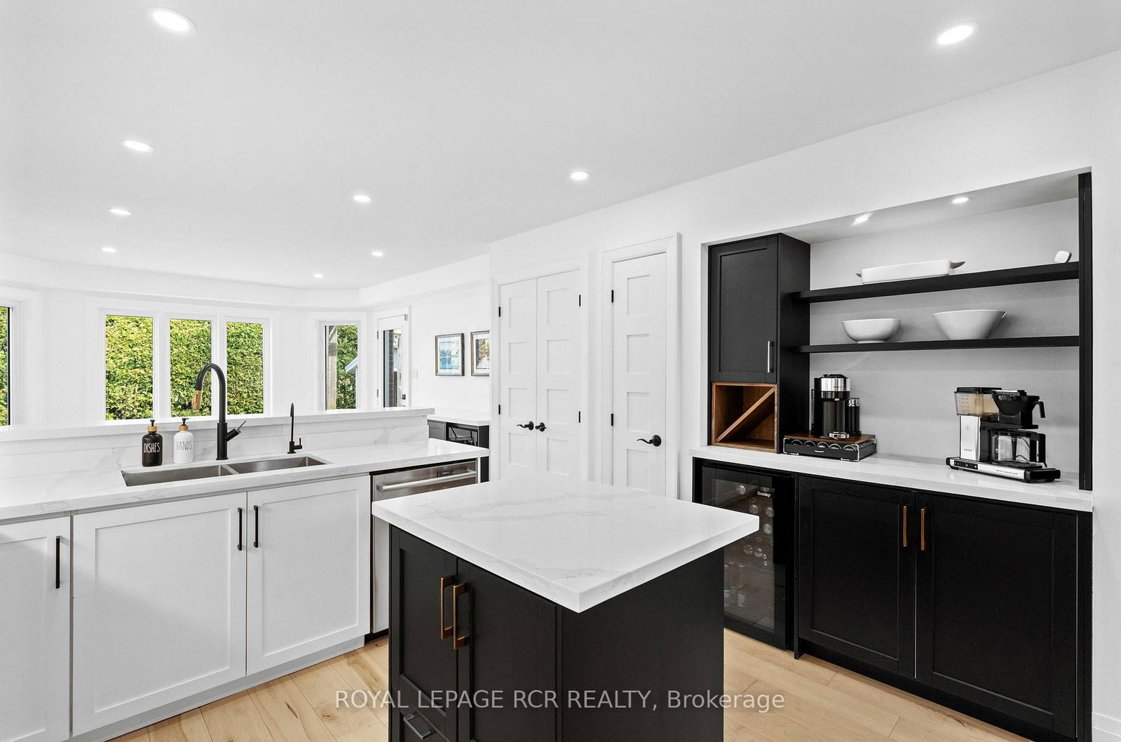 409 Alex Doner Drive • Newmarket, ON photo 11