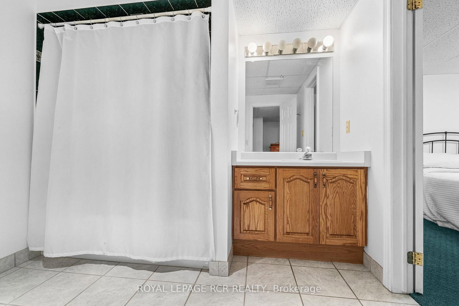 409 Alex Doner Drive • Newmarket, ON photo 32