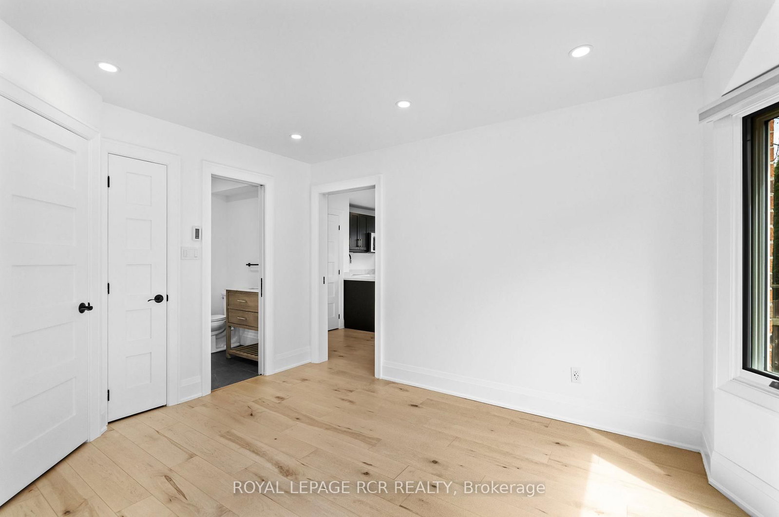 409 Alex Doner Drive • Newmarket, ON photo 37