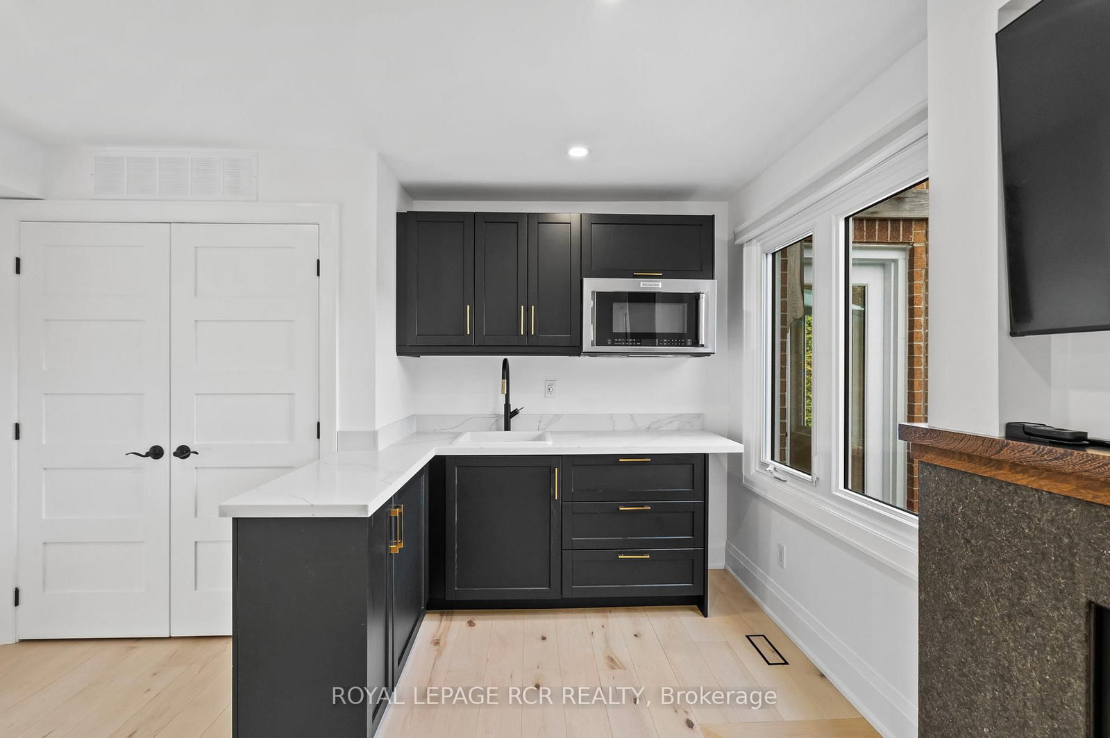 409 Alex Doner Drive • Newmarket, ON photo 39
