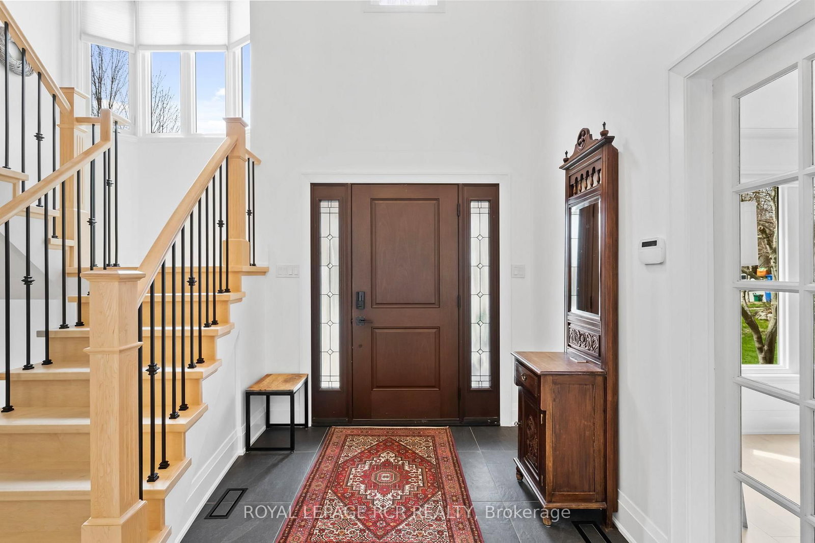 409 Alex Doner Drive • Newmarket, ON photo 4