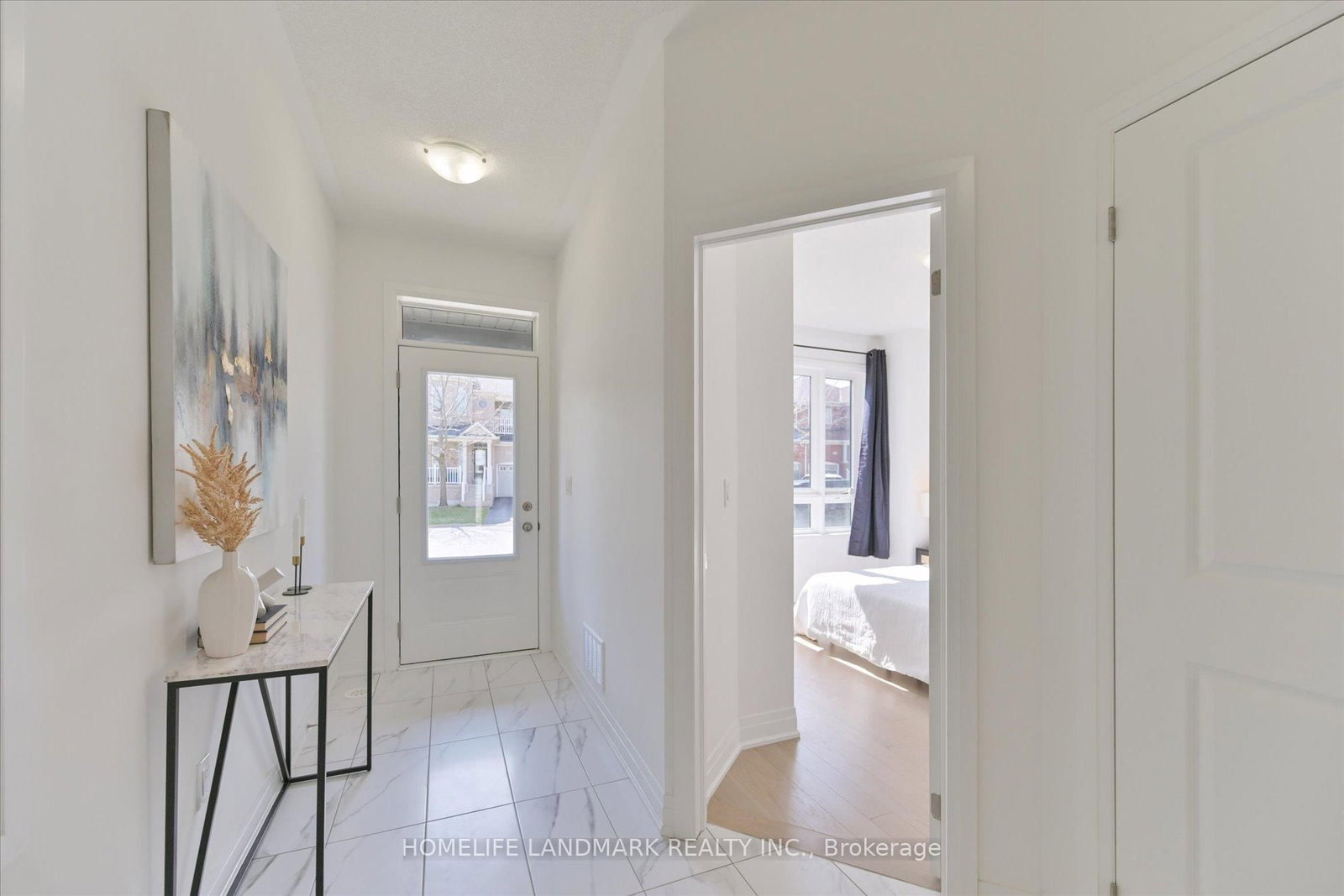 34 Carole Bell Way • Markham, ON photo 3