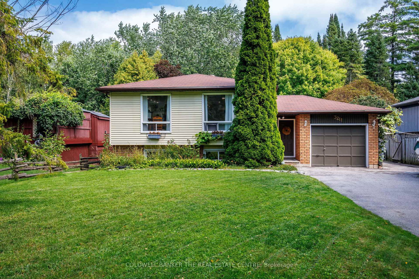 3211 Cowan Avenue • Innisfil, ON photo 32