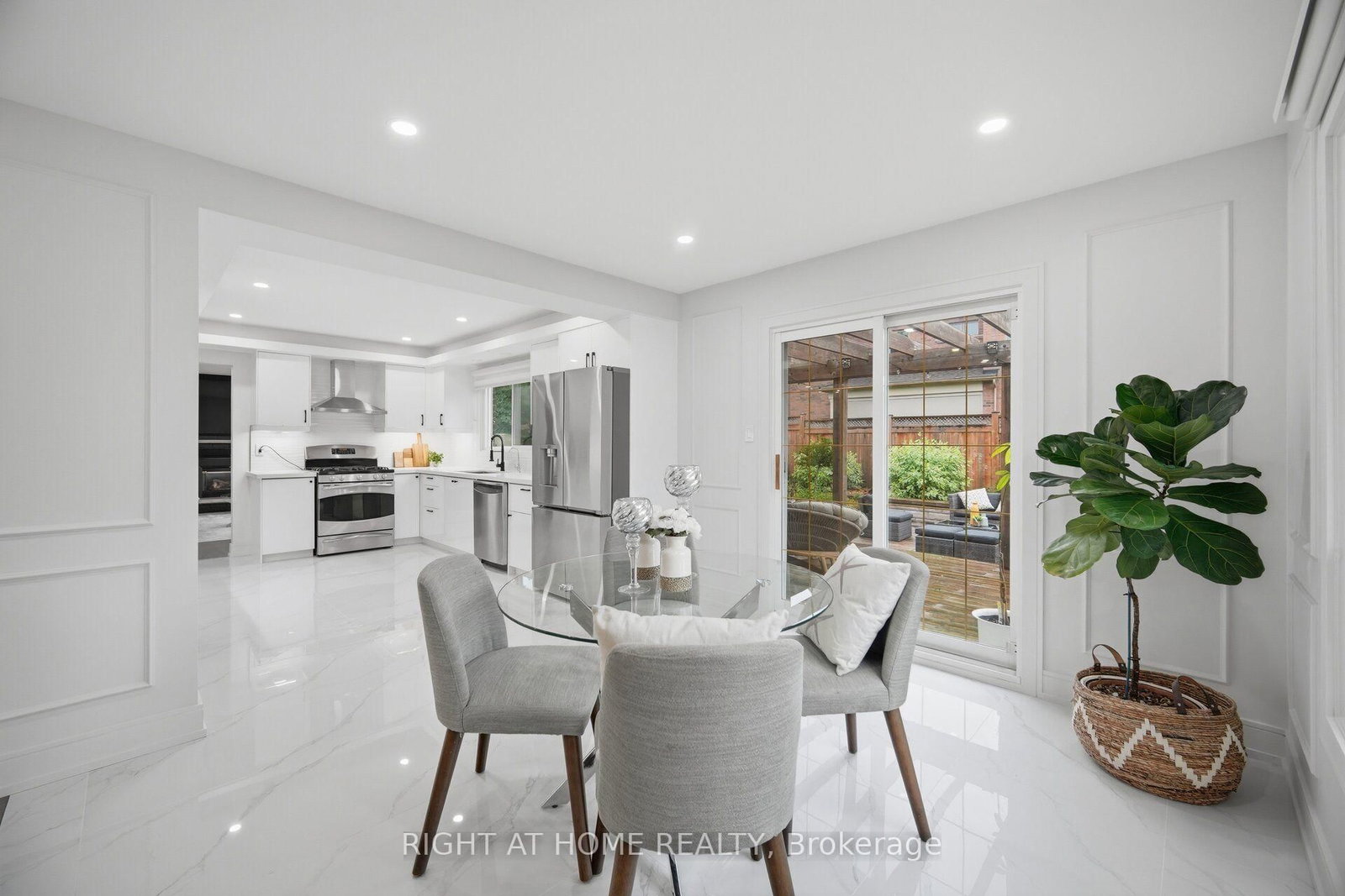 4 Simmons Crescent • Aurora, ON photo 10