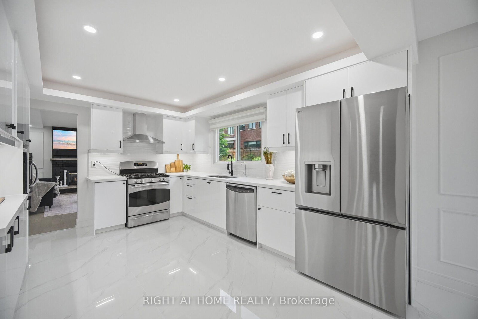 4 Simmons Crescent • Aurora, ON photo 12