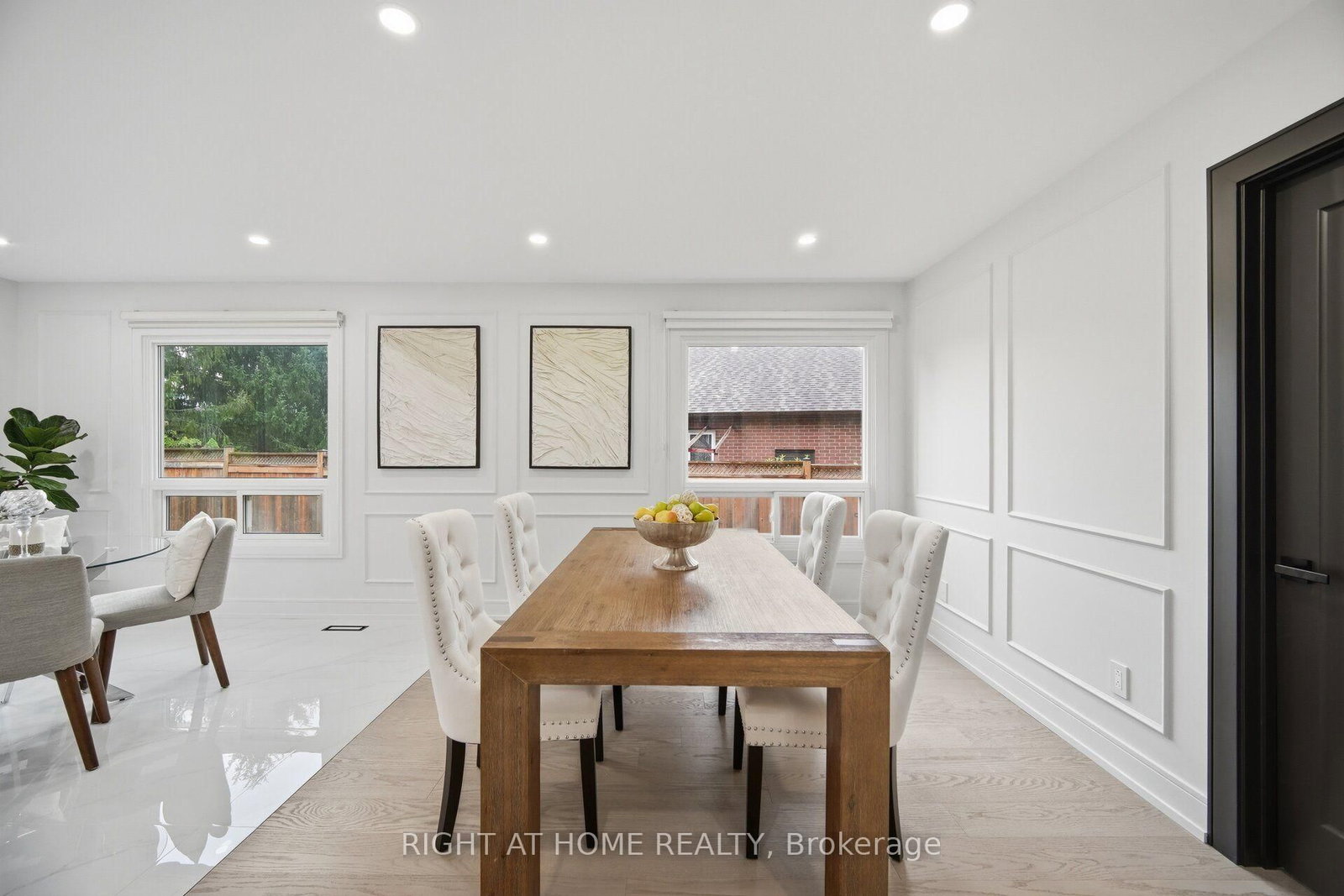 4 Simmons Crescent • Aurora, ON photo 6