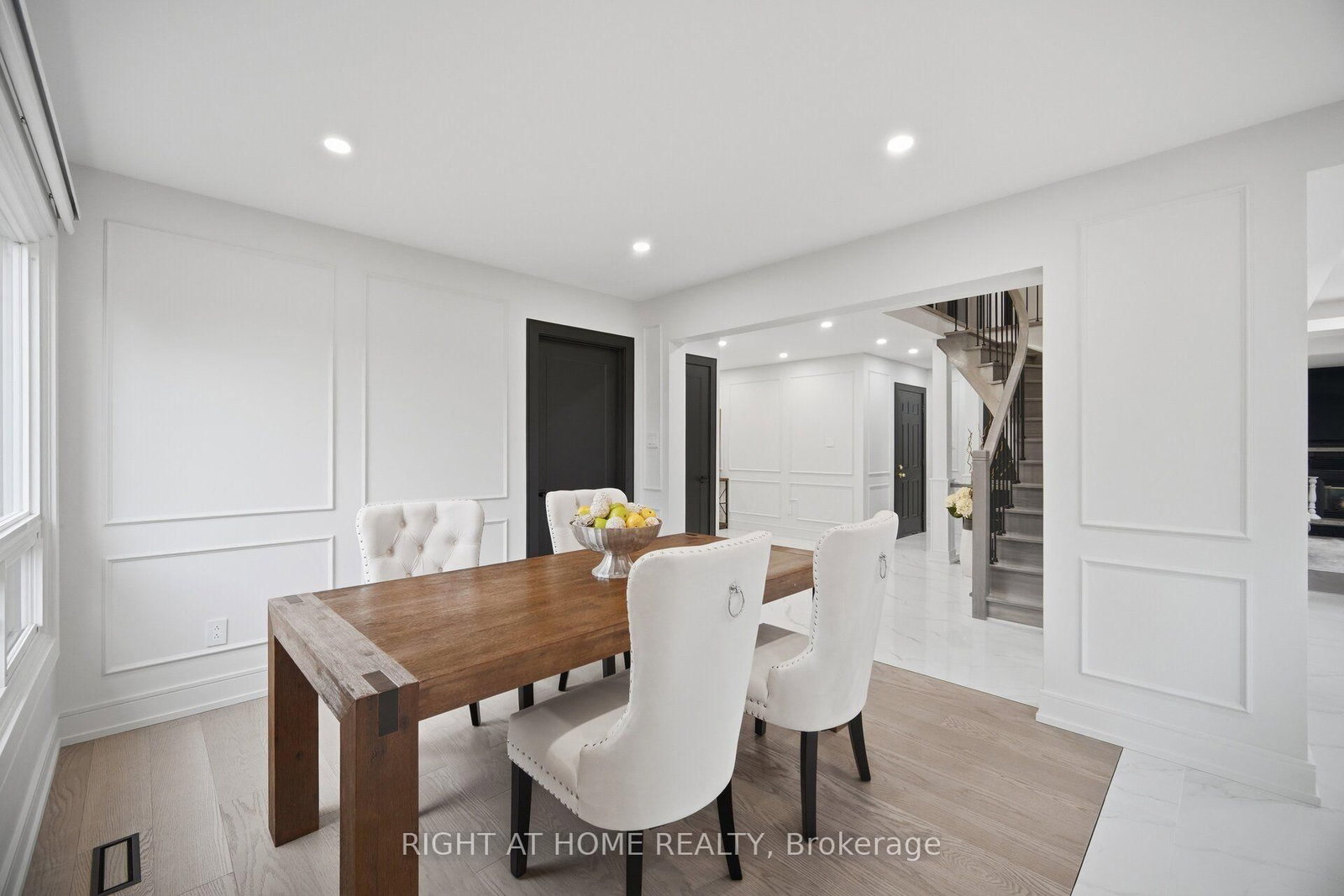 4 Simmons Crescent • Aurora, ON photo 7
