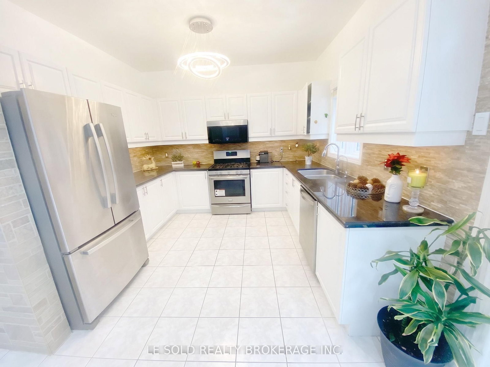 76 Larratt Lane • Richmond Hill, ON photo 11