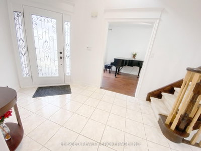 76 Larratt Lane • Richmond Hill, ON photo 3