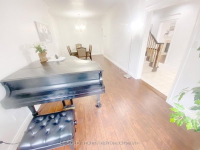 76 Larratt Lane • Richmond Hill, ON photo 6