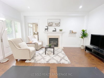 76 Larratt Lane • Richmond Hill, ON photo 9