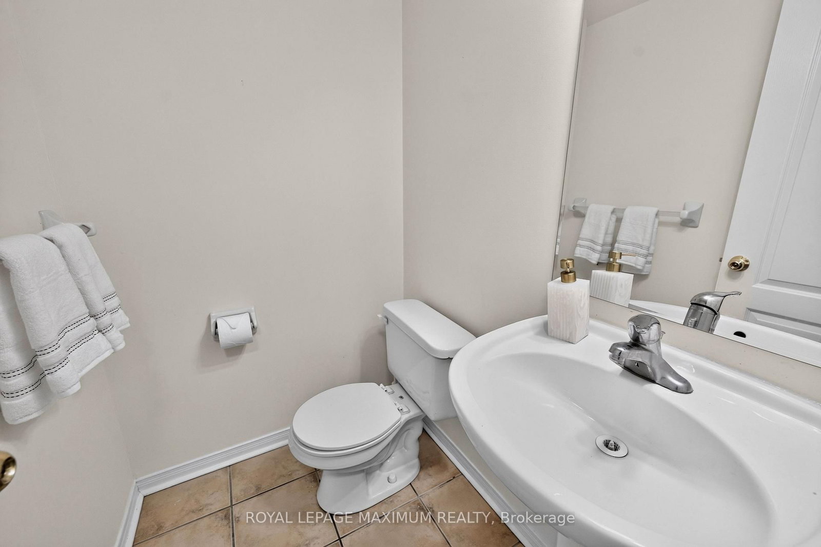 35 Marshview Avenue • Aurora, ON photo 16