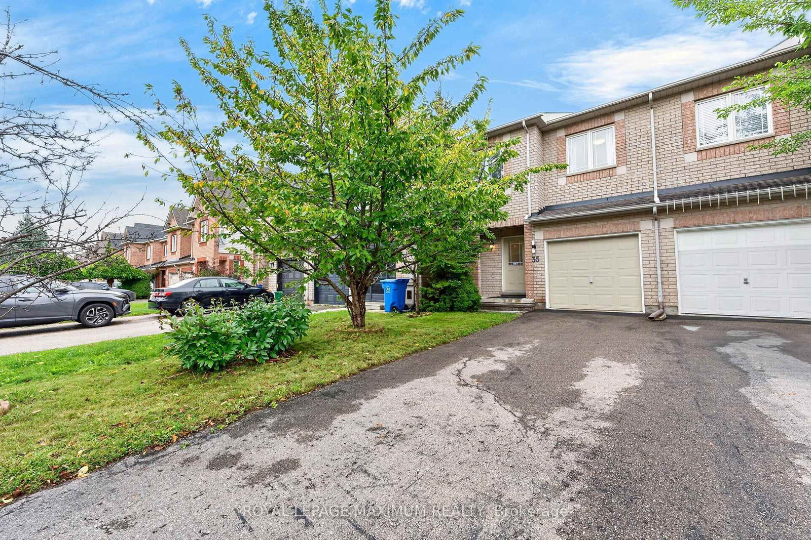 35 Marshview Avenue • Aurora, ON photo 2