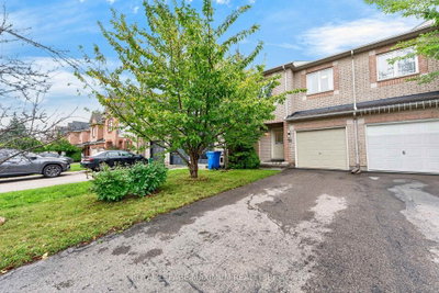 35 Marshview Avenue • Aurora, ON photo 2