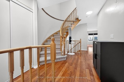 35 Marshview Avenue • Aurora, ON photo 4
