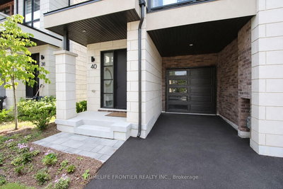 40 Chiara Rose Lane • Richmond Hill, ON photo 2