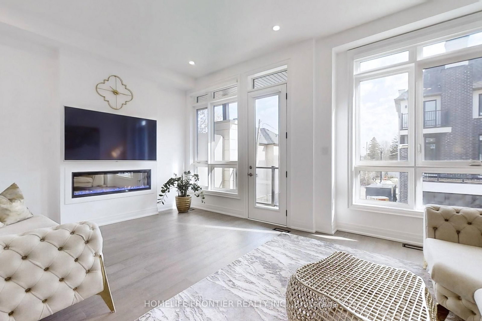 40 Chiara Rose Lane • Richmond Hill, ON photo 5