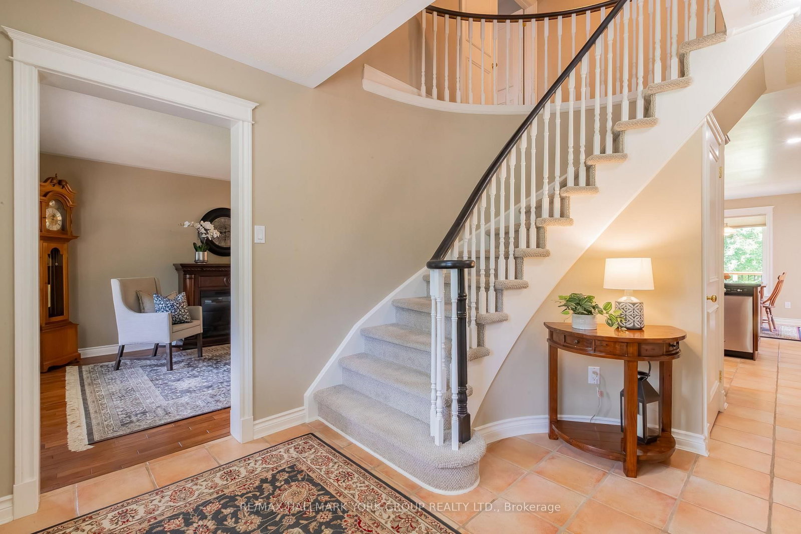 34 Amberglen Court • East Gwillimbury, ON photo 10