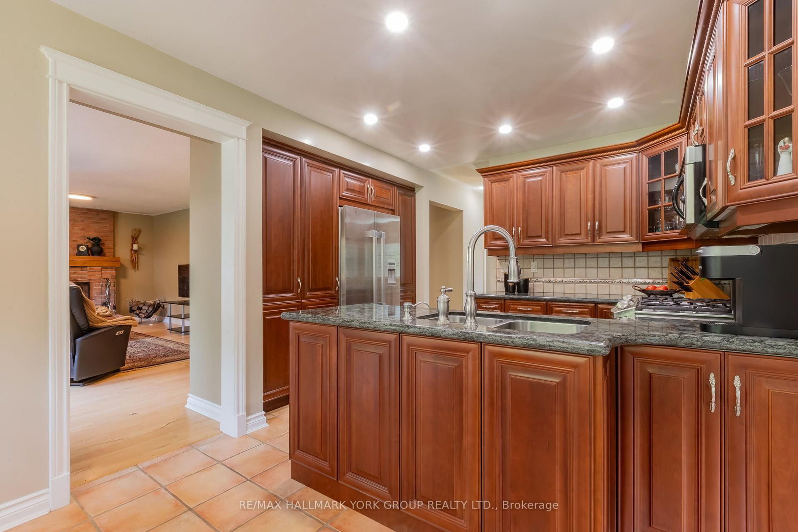 34 Amberglen Court • East Gwillimbury, ON photo 16