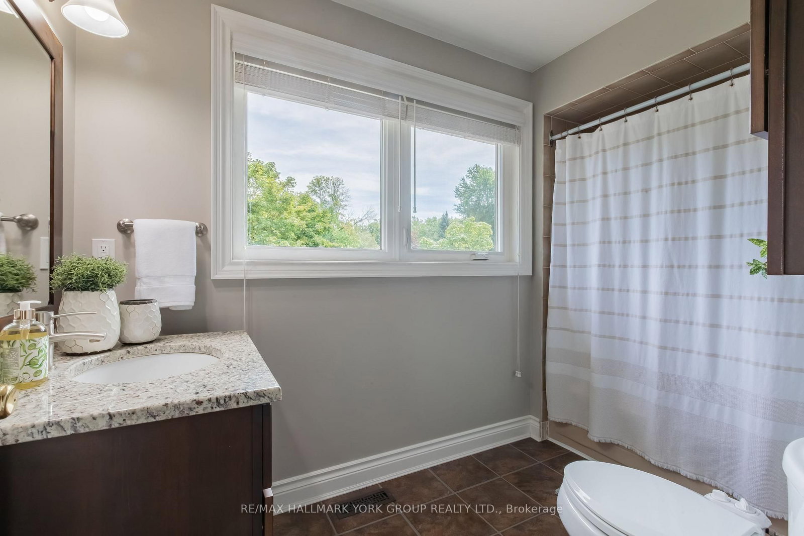 34 Amberglen Court • East Gwillimbury, ON photo 29