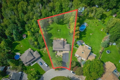 34 Amberglen Court • East Gwillimbury, ON photo 3