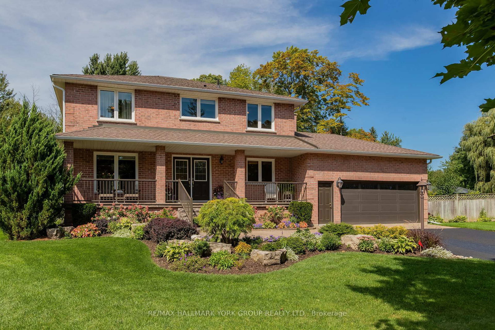34 Amberglen Court • East Gwillimbury, ON photo 4