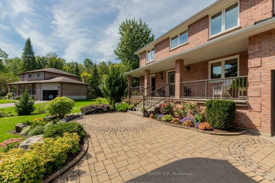 34 Amberglen Court • East Gwillimbury, ON photo 5