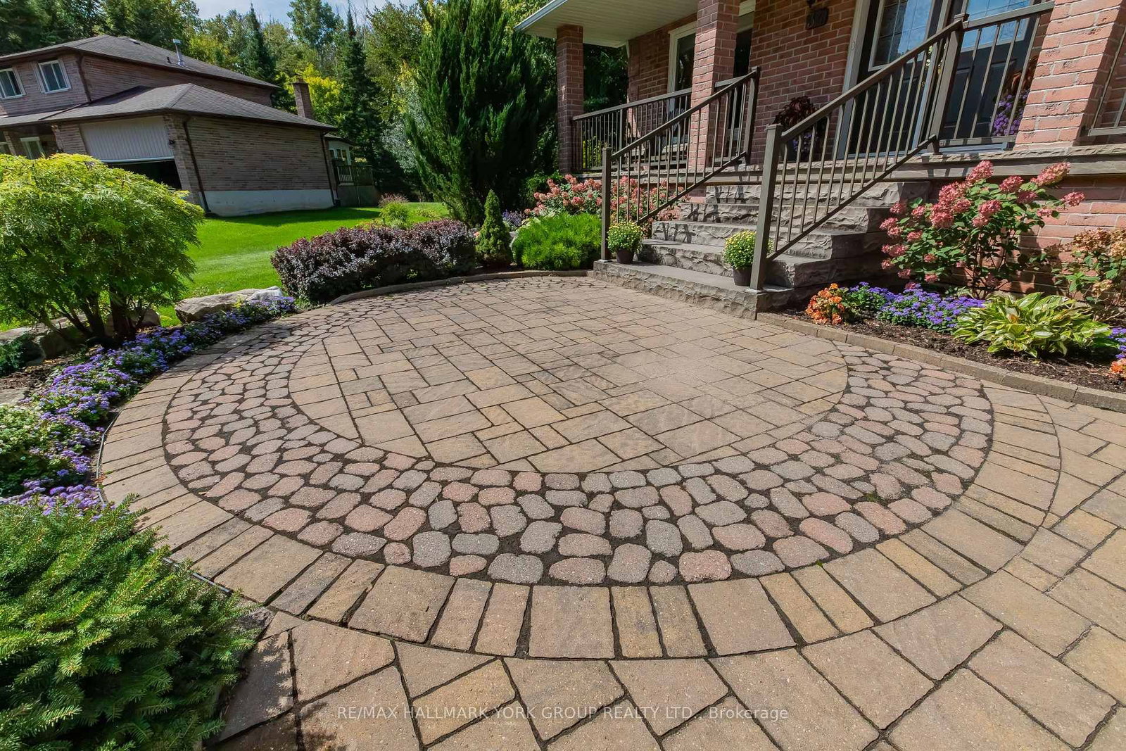 34 Amberglen Court • East Gwillimbury, ON photo 6