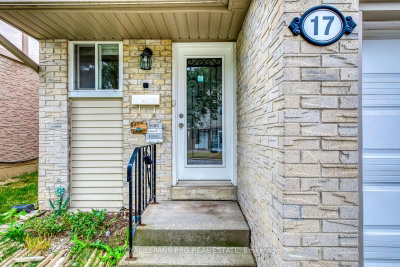 17 New Port Way • Markham, ON photo 2