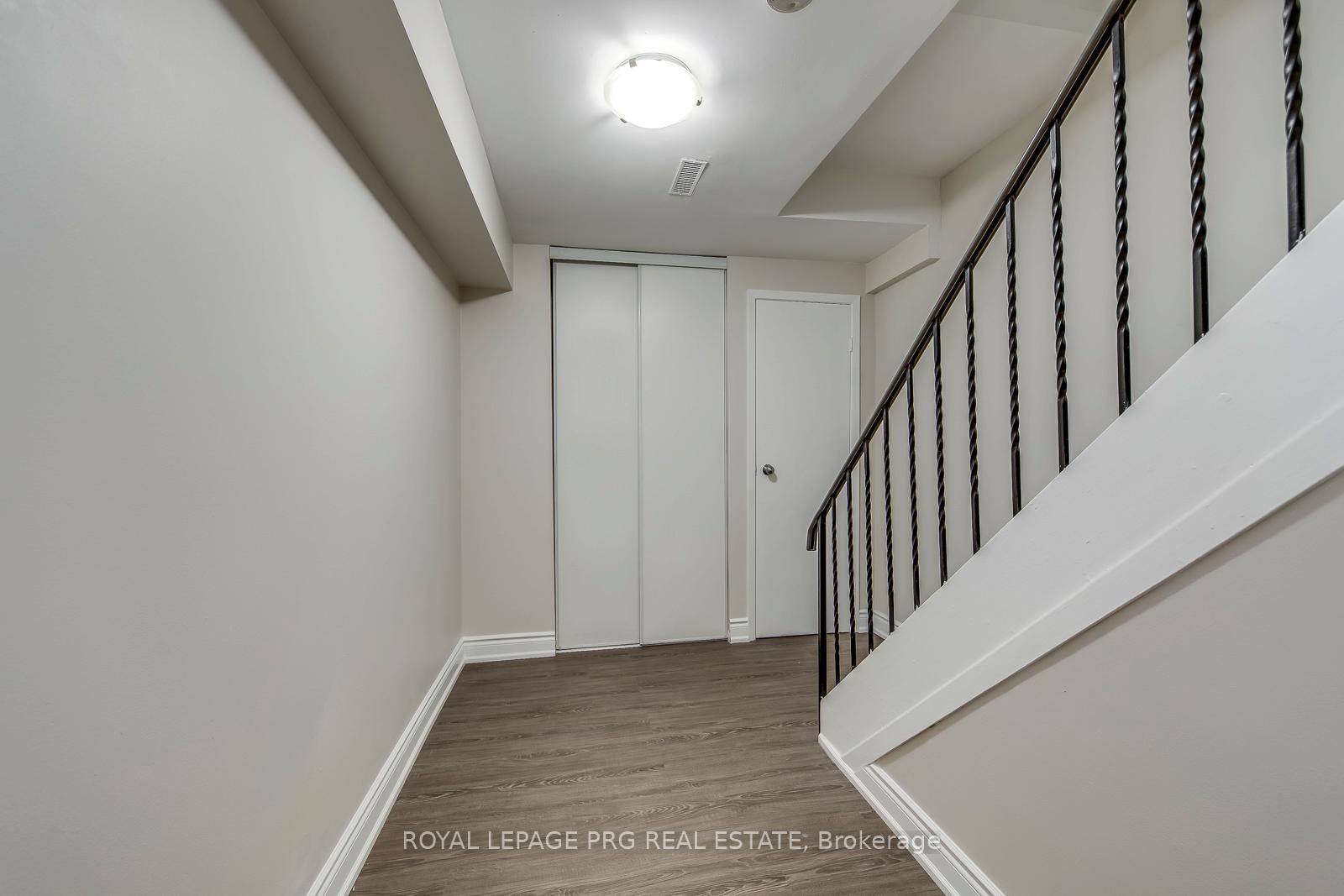 17 New Port Way • Markham, ON photo 27
