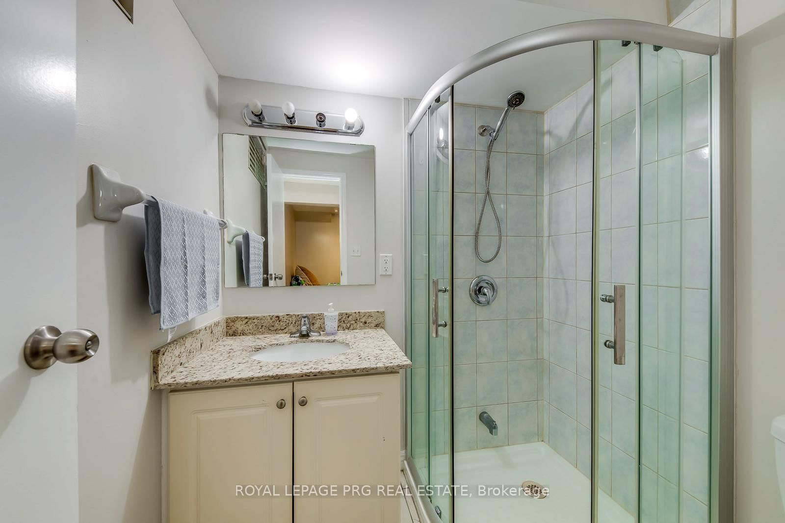 17 New Port Way • Markham, ON photo 30