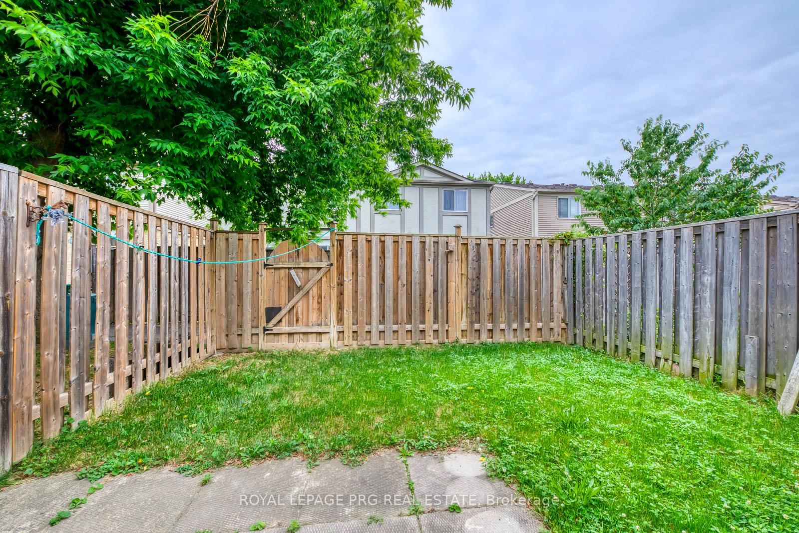 17 New Port Way • Markham, ON photo 32
