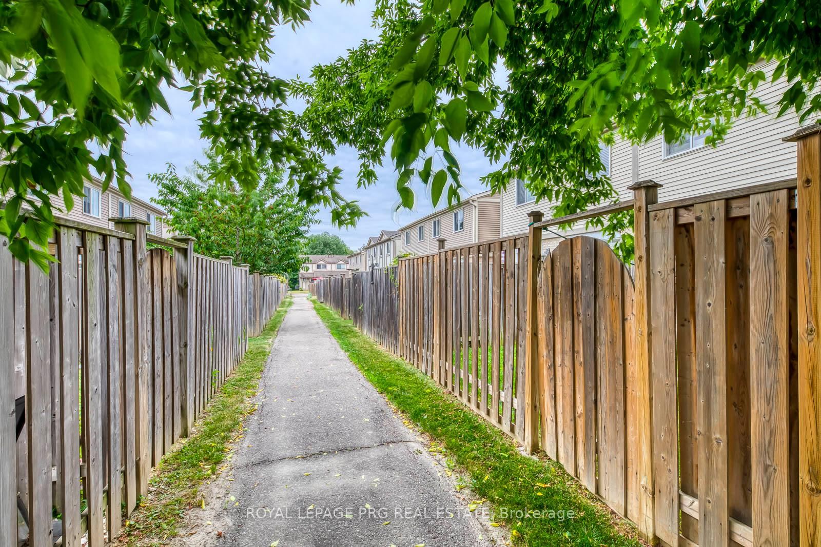 17 New Port Way • Markham, ON photo 34
