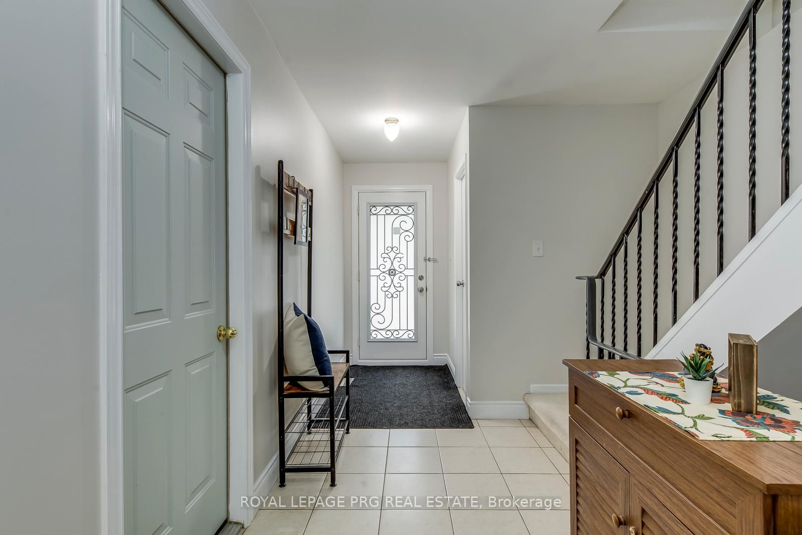17 New Port Way • Markham, ON photo 4