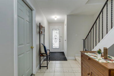 17 New Port Way • Markham, ON photo 4