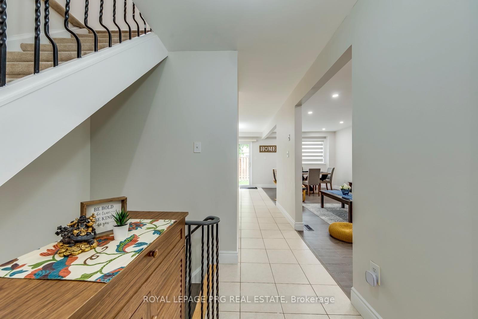 17 New Port Way • Markham, ON photo 5