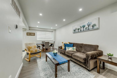 17 New Port Way • Markham, ON photo 6