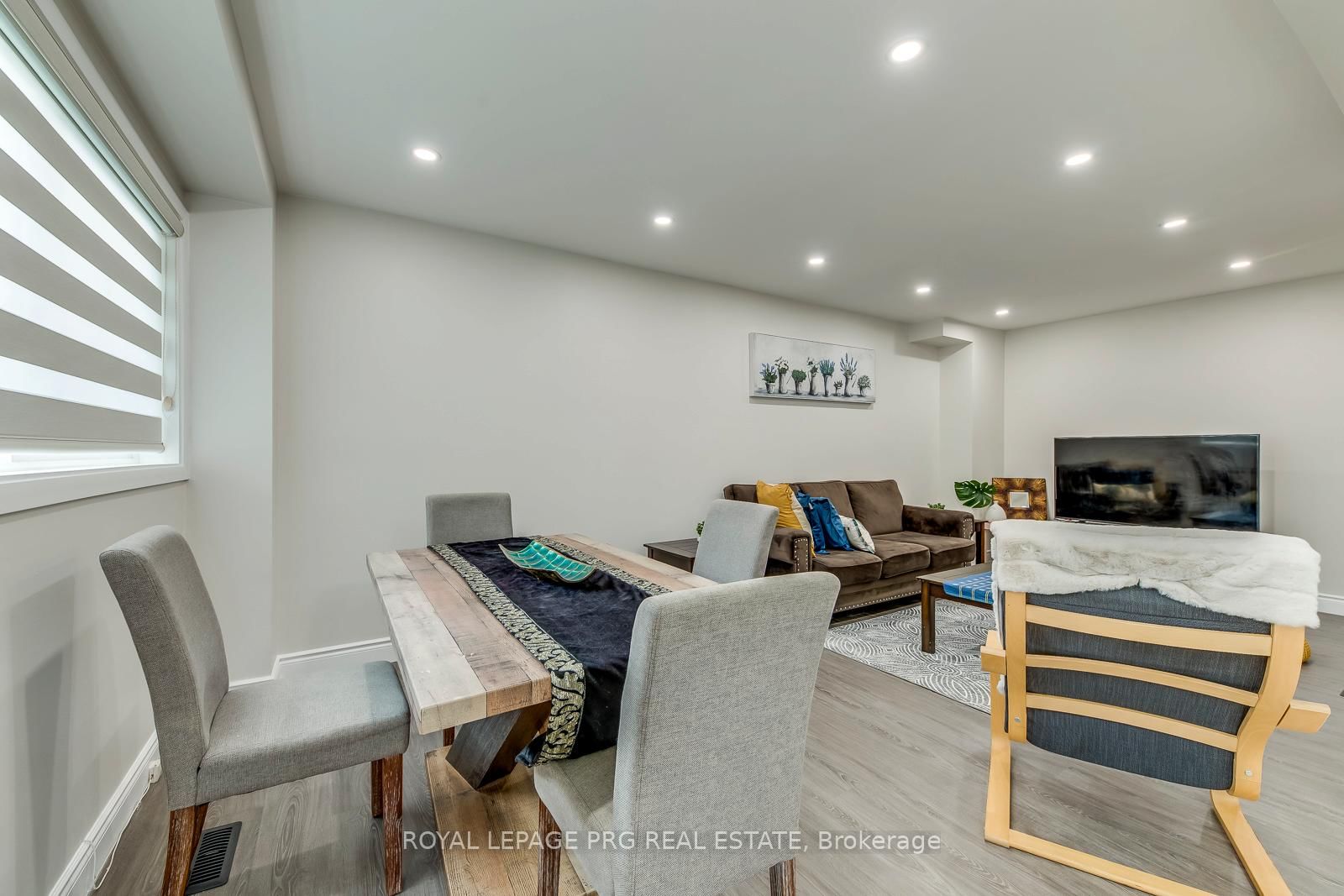 17 New Port Way • Markham, ON photo 9