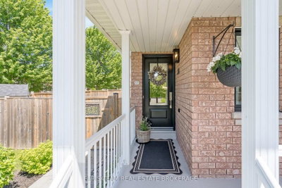 86 Margaret Graham Crescent • East Gwillimbury, ON photo 4
