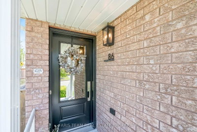 86 Margaret Graham Crescent • East Gwillimbury, ON photo 5