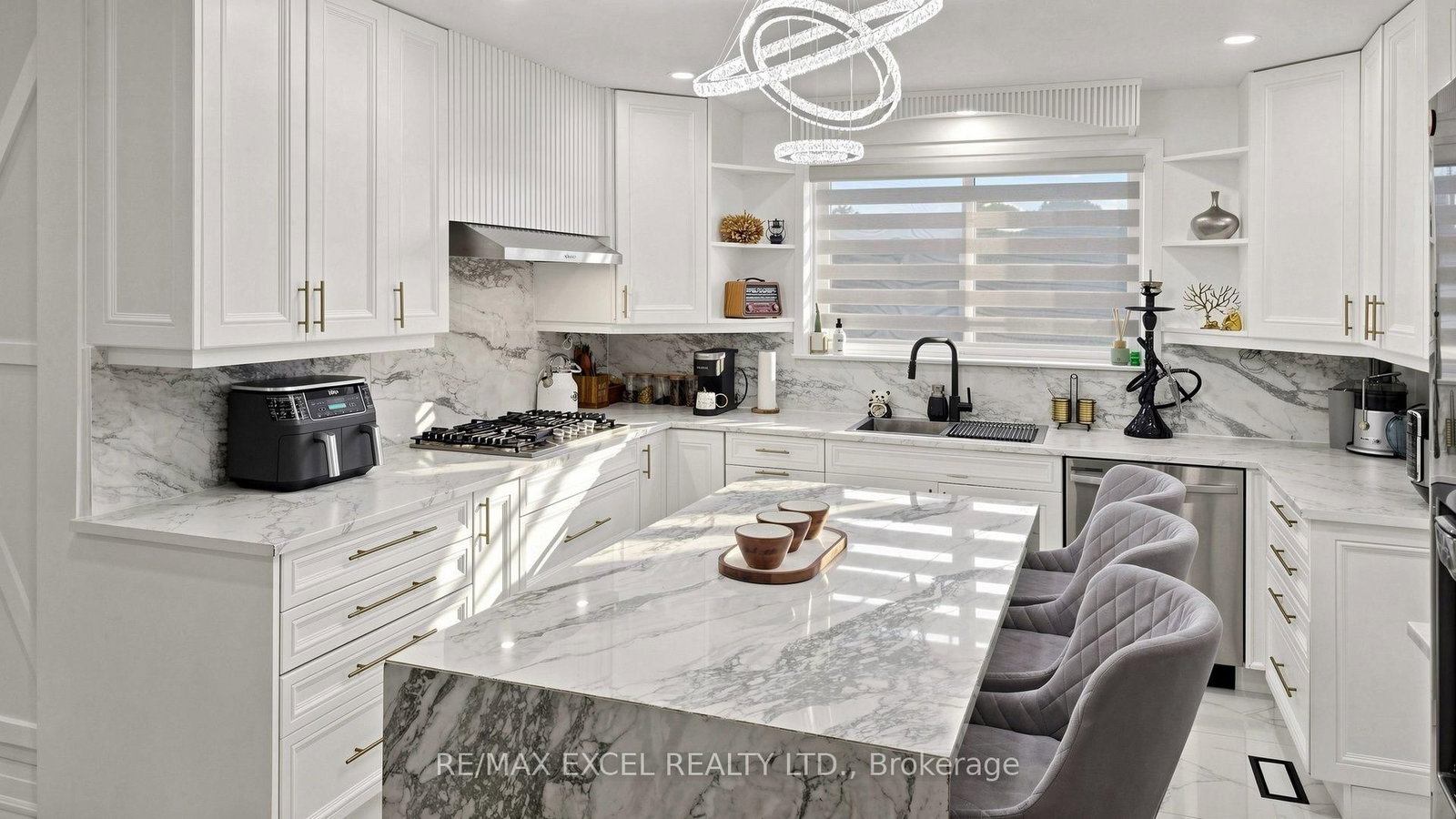 332 Dixon Boulevard • Newmarket, ON photo 13