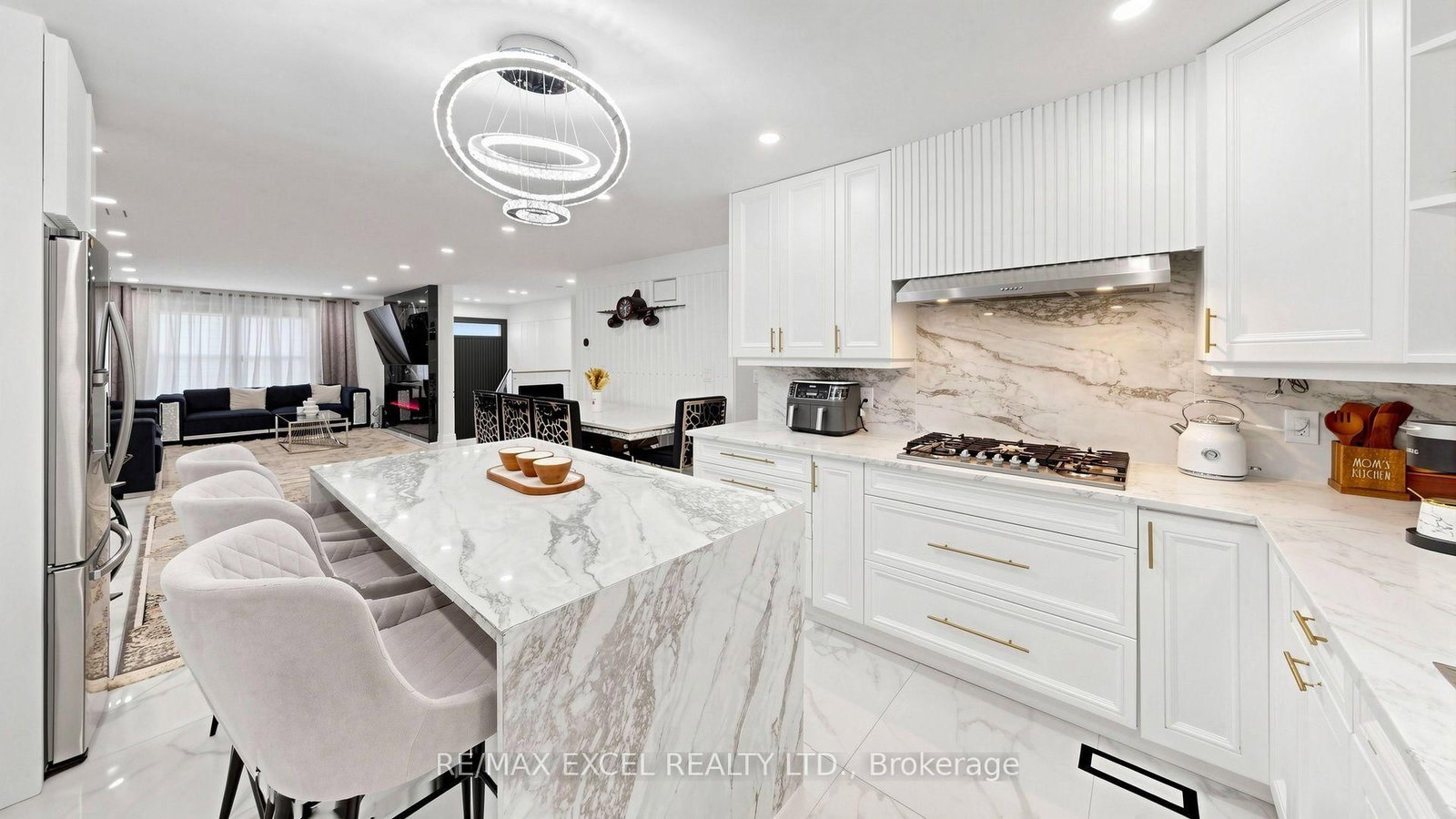 332 Dixon Boulevard • Newmarket, ON photo 14
